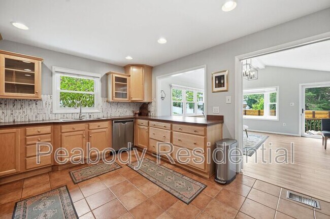 Building Photo - 6426 Carriage Dr
