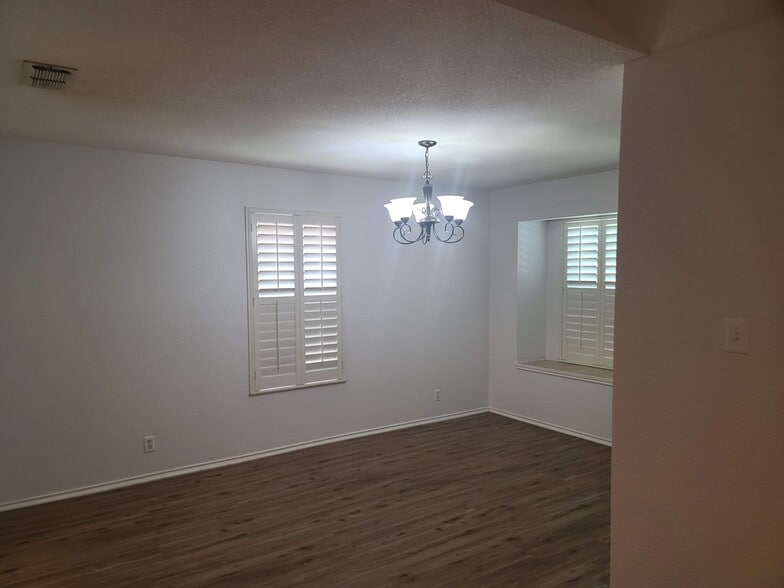 Building Photo - 4810 Cherry Tree Dr