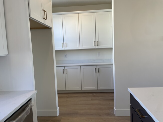 Building Photo - 1474 W Cook Ln