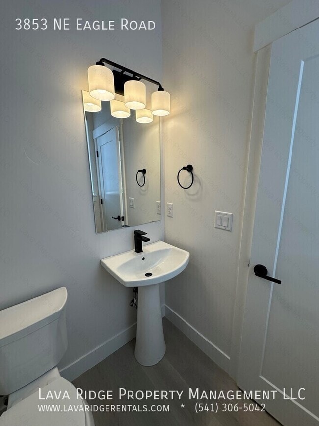 Building Photo - 3853 NE Eagle Rd