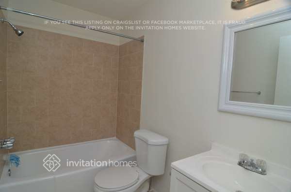 Building Photo - 912 Skyview Dr
