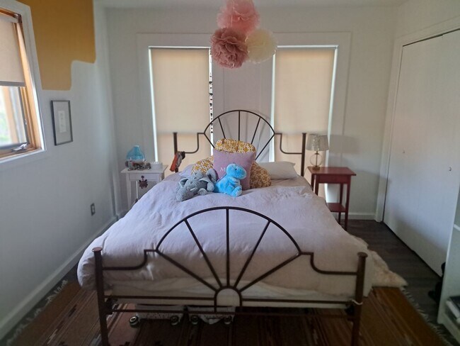 Building Photo - Charming 4-Bedroom, 2-Bath Home with Priva...