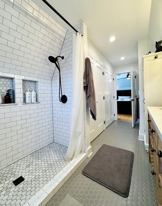 Building Photo - Admiral District~West Seattle Home