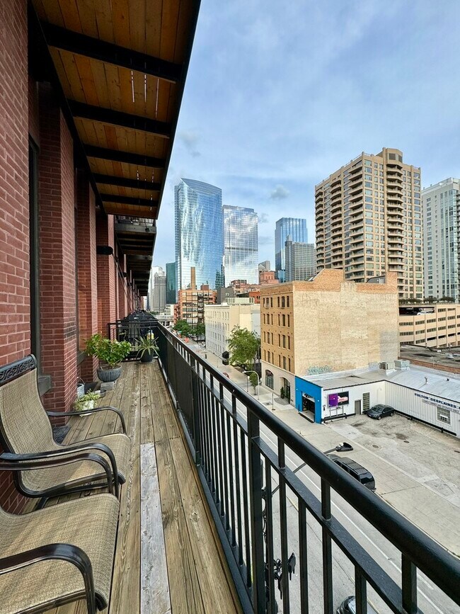 Building Photo - 616 W Fulton St