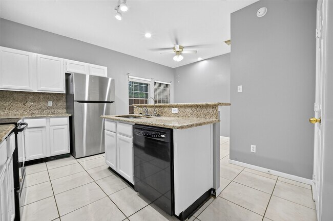 Building Photo - 13607 Sable Ln