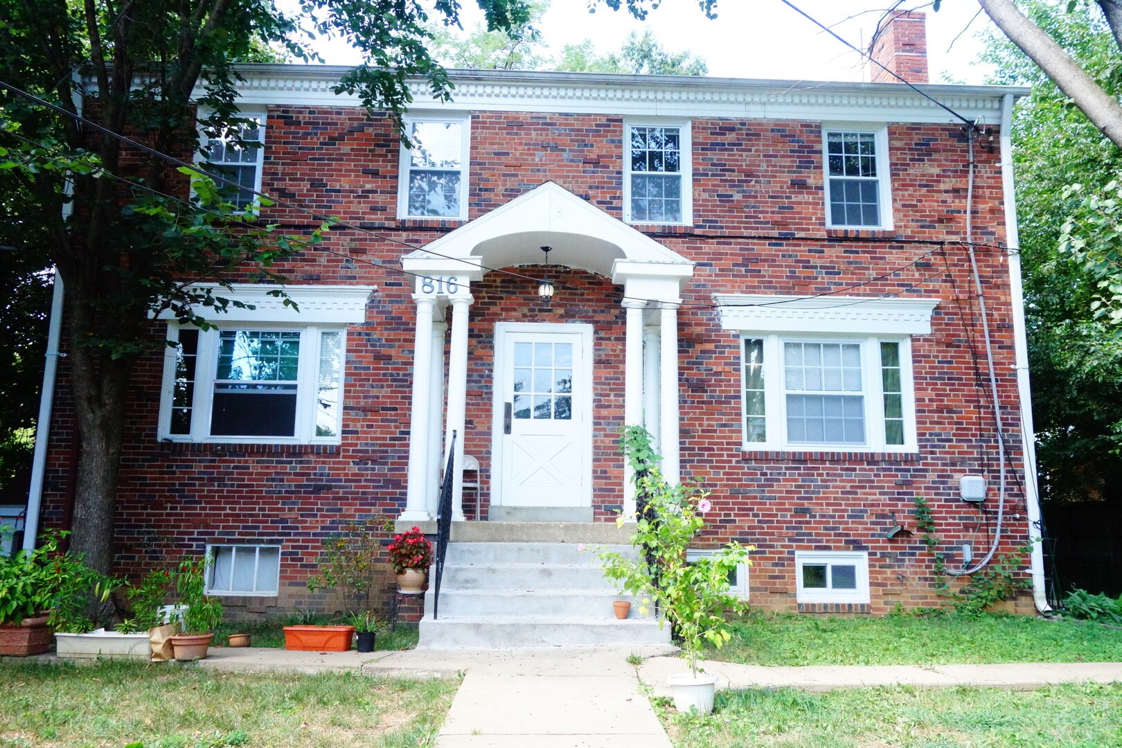Building Photo - 816 Greenwood Cir