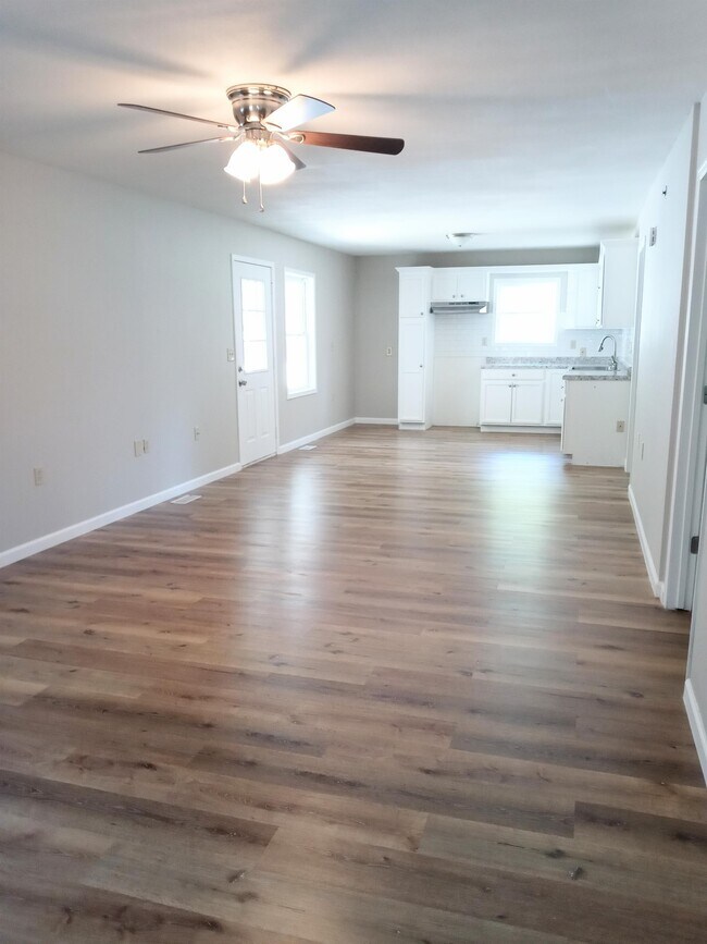 Building Photo - 728 1/2 SW Cambridge Ave