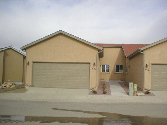 Primary Photo - 3 Bedroom 3 Bath Rancher Town Home 2 Car G...