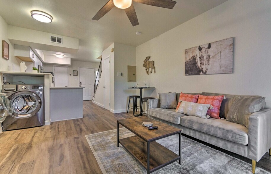 Building Photo - 3915 W 8th St