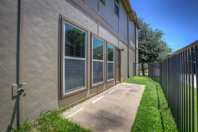 Building Photo - 5408 Conch Train Rd