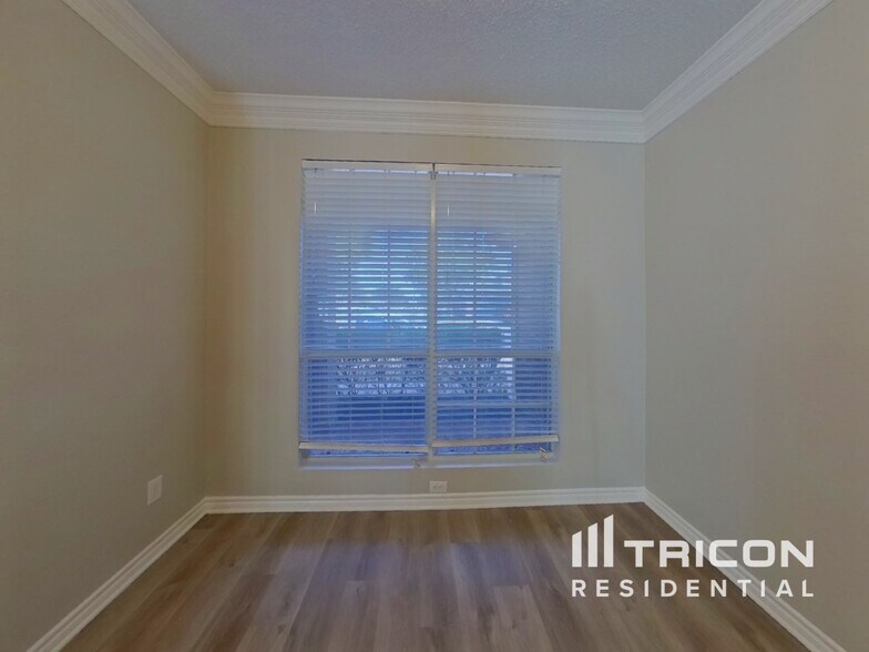 Building Photo - 300 Westbrook Dr