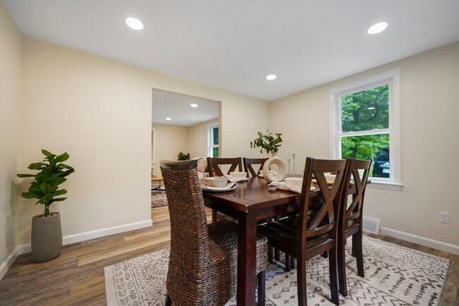 Building Photo - 1030 Oak St