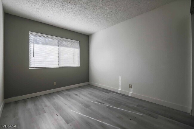 Building Photo - 200 Bel Port Dr