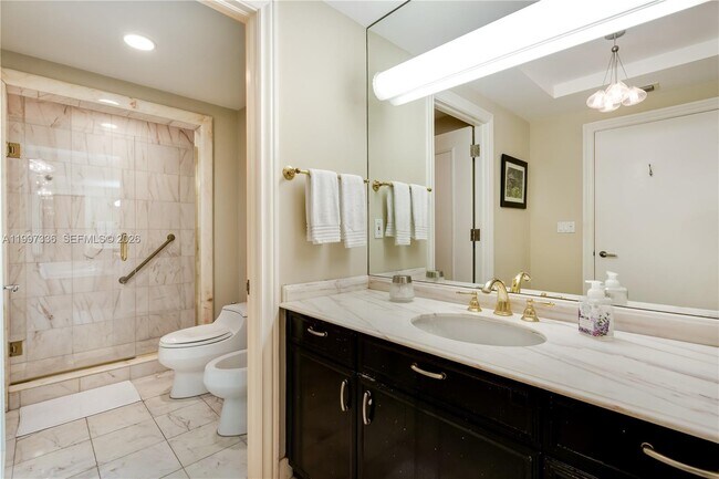 Building Photo - 445 Grand Bay Dr