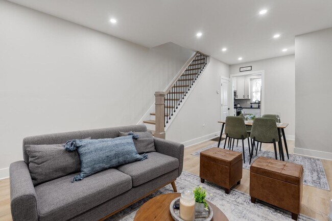 Building Photo - Luxurious 3-Bedroom Townhome in Point Breeze! Available NOW!