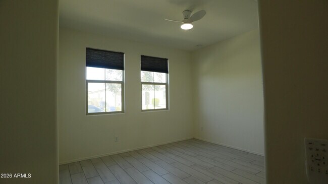 Building Photo - 2413 W Sunland Ave