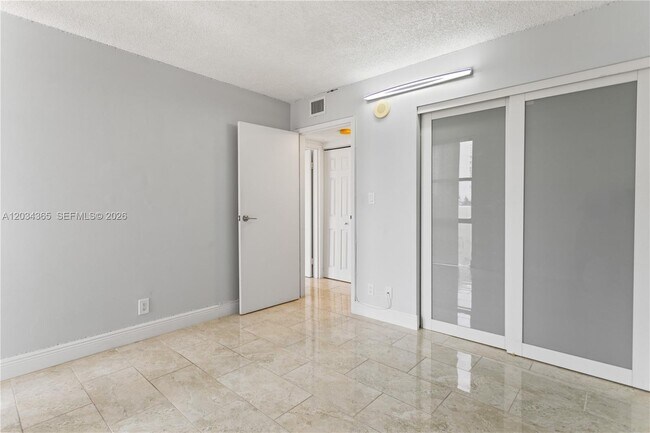 Building Photo - 17021 N Bay Rd