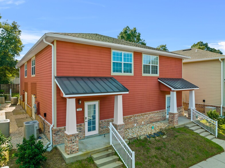 Primary Photo - 810 Arbor Lake Dr