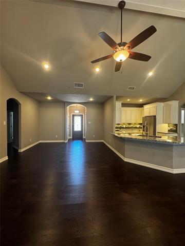 Building Photo - 250 Southlake Dr