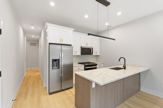 Building Photo - 5000 S Prairie Ave