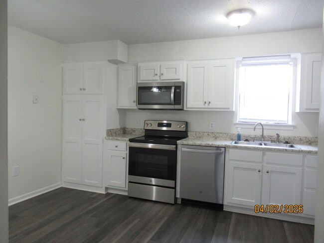 Building Photo - 251 Rast St