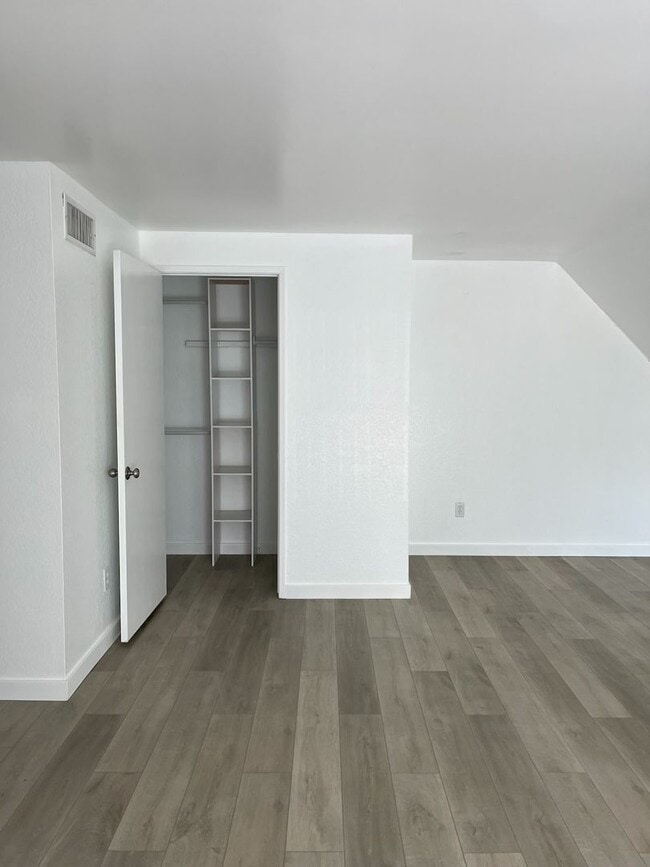 Building Photo - Conveniently located home featuring 2 main bedrooms!