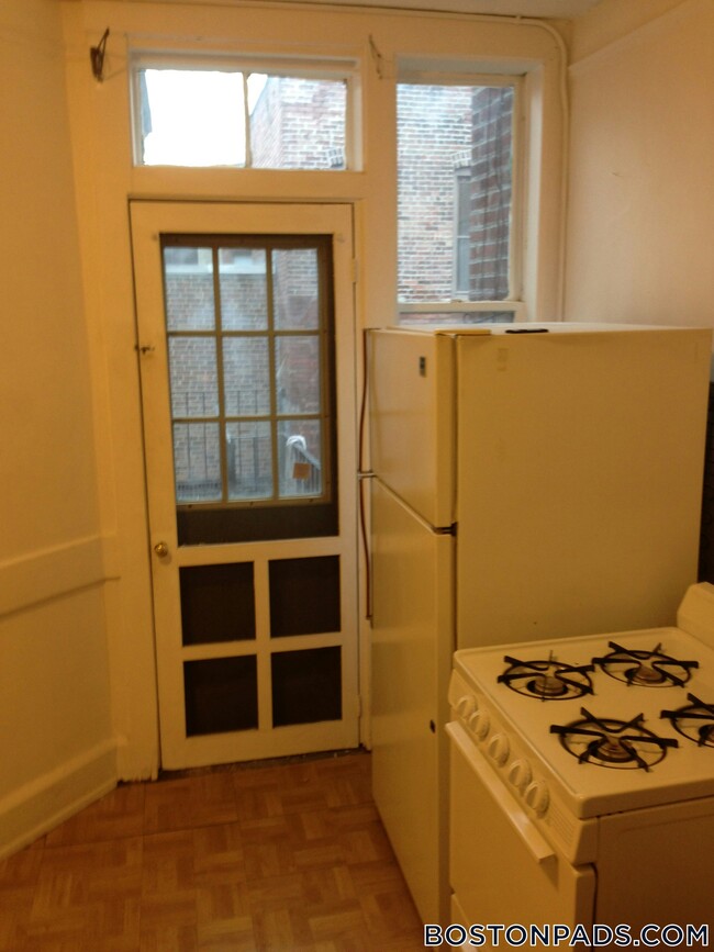 Building Photo - 161 Endicott St