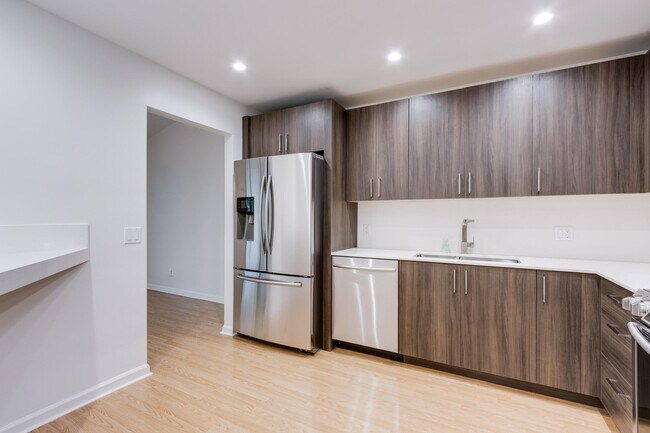 Building Photo - 5740 Coach House Cir