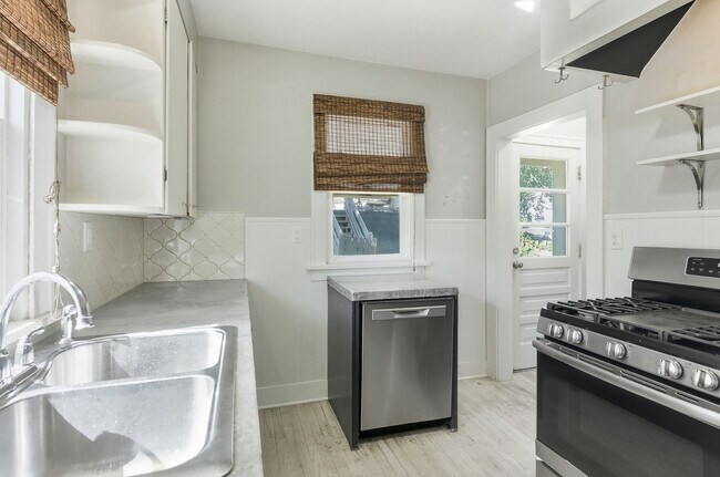 Building Photo - 1608 S 55th St