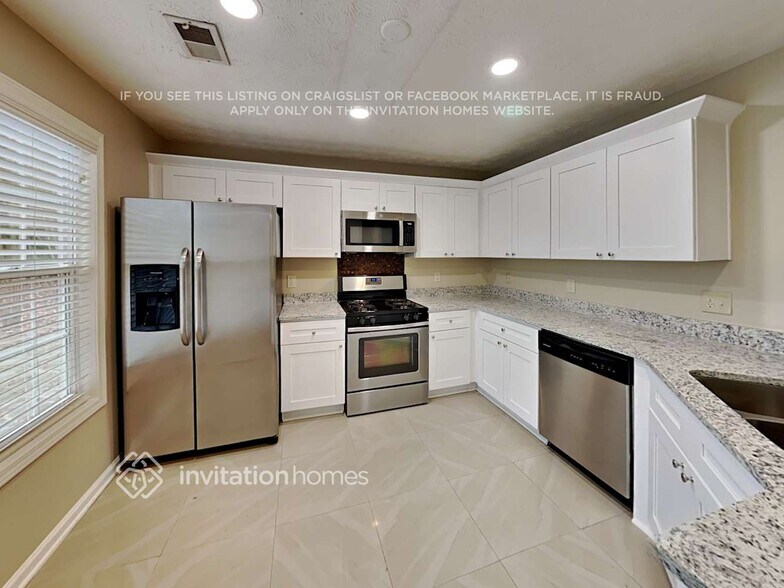 Building Photo - 207 Weatherstone Crossing