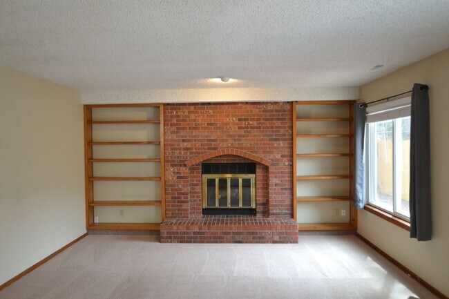 Building Photo - Mountain Shadows 3 Bedroom home with AC