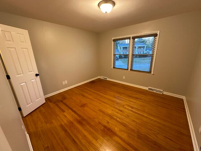 Building Photo - 500 Peachwood Pl