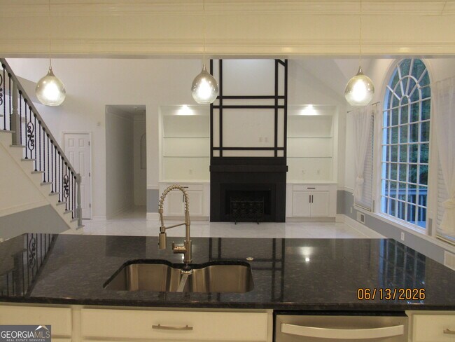 Building Photo - 115 Sutton Ct
