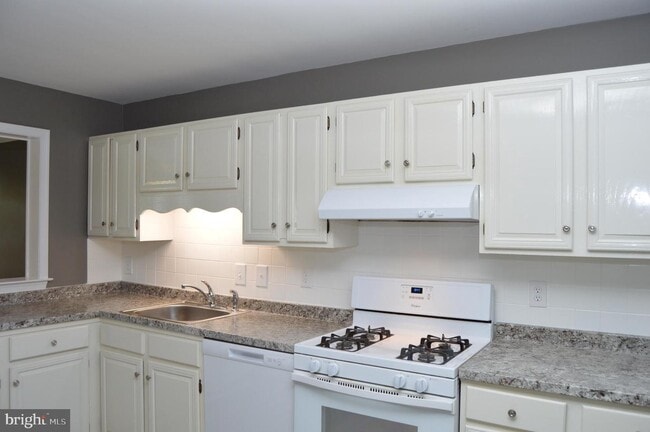 Building Photo - 25109 Tralee Ct