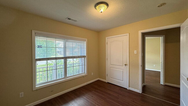 Building Photo - Single Family Home For Rent