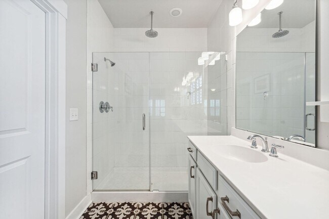 Building Photo - Well maintained home in Fleming Park - Jam...