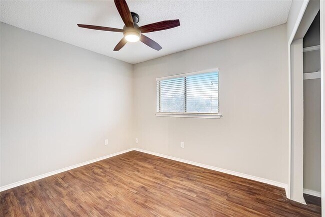 Building Photo - 12801 Steeple-Chase Dr