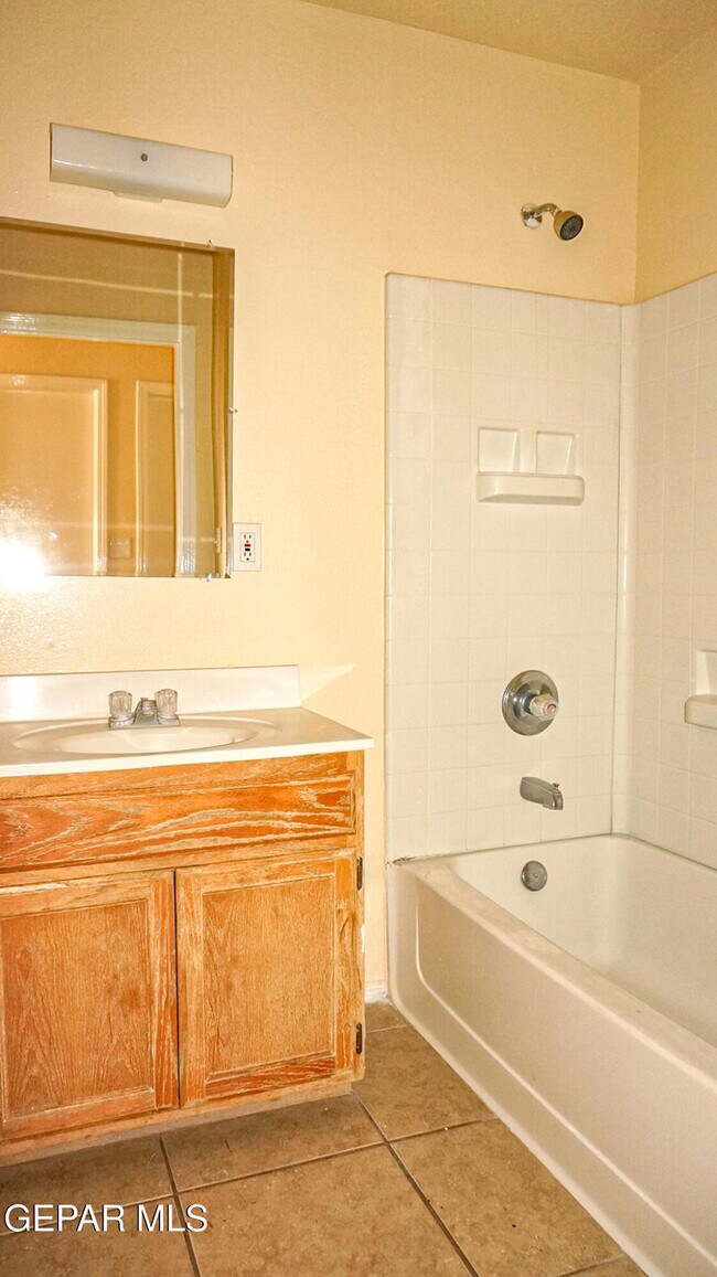 Building Photo - 3559 Oasis Dr