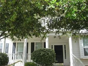 Building Photo - 10013 Lakeview Dr