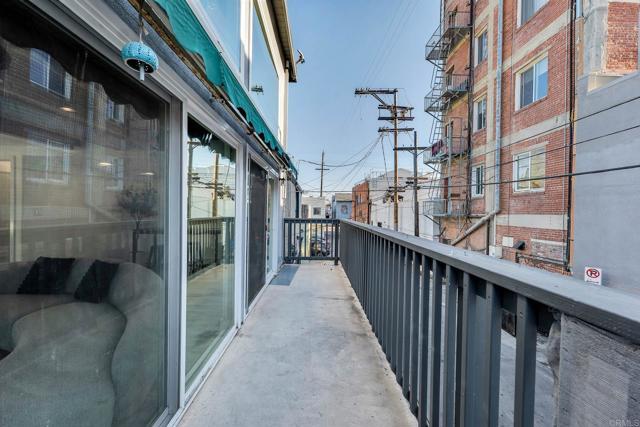 Building Photo - 24 20th Ave