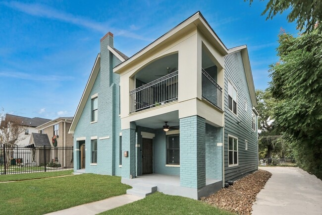 Building Photo - 2817 Truxillo St