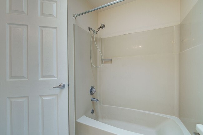 Building Photo - 2bd/2.5ba Woodinville Townhome