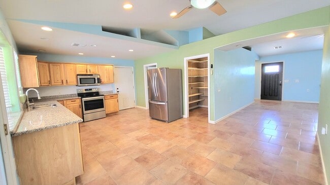 Building Photo - CHARLESTON COMMERCIAL CENTER - David Adam ...