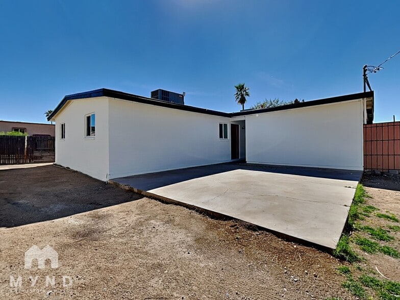 Building Photo - 10435 N 11th Ave