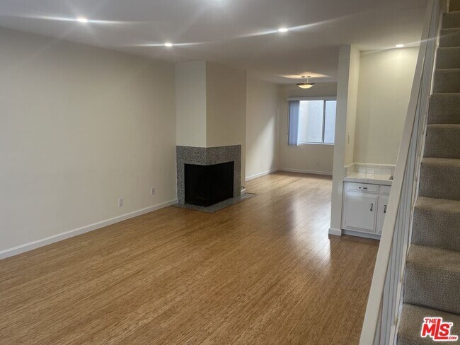 Building Photo - 11937 Darlington Ave