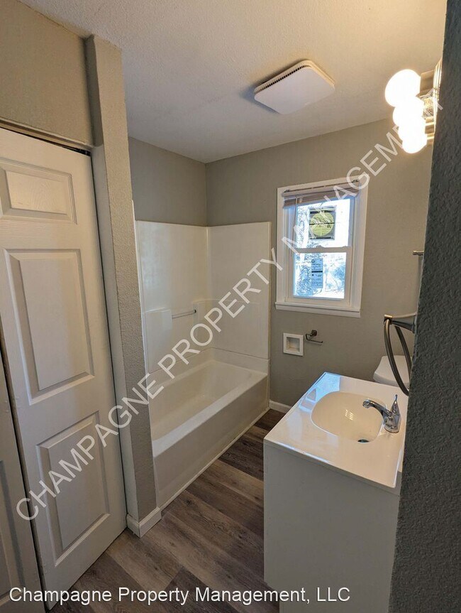 Building Photo - 3 br, 1 bath House - 5806 Fairlane Dr.