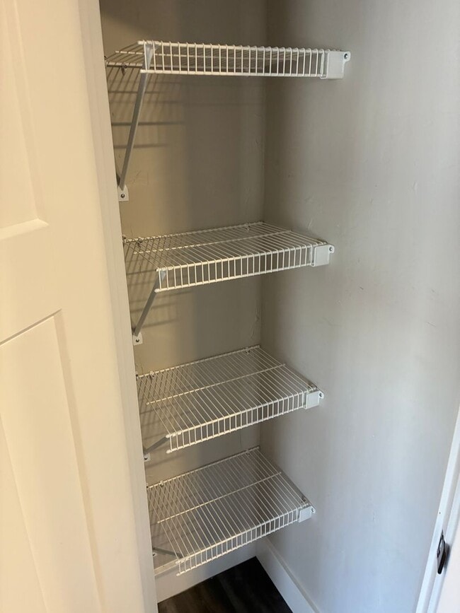 Building Photo - Beautiful 3 bedroom, 2 bath, 2 car garage duplex in Ozark! Spacious, granite with open / split be...