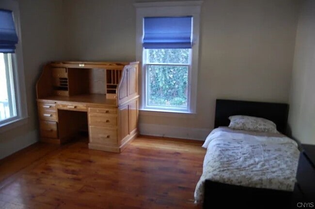 Building Photo - 312 Allen St