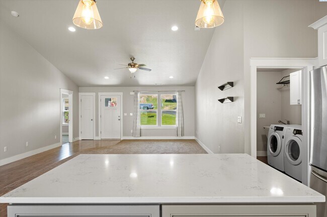 Building Photo - 4 BED HOME FOR RENT IN BENTON CITY MOVE-IN...