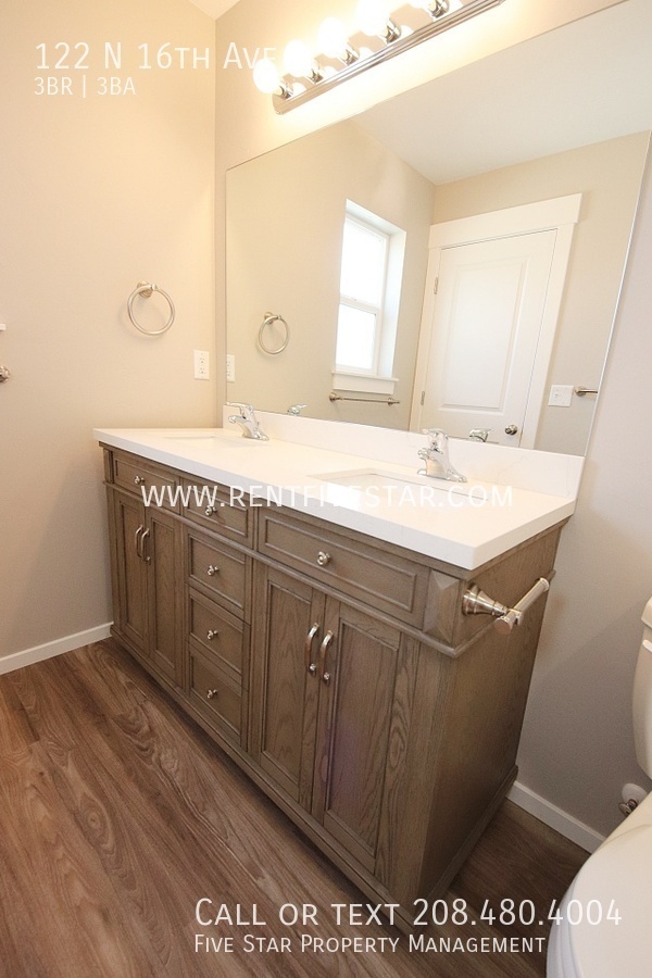 Building Photo - New 3 Bedroom 3 Bathroom Townhome Built 20...